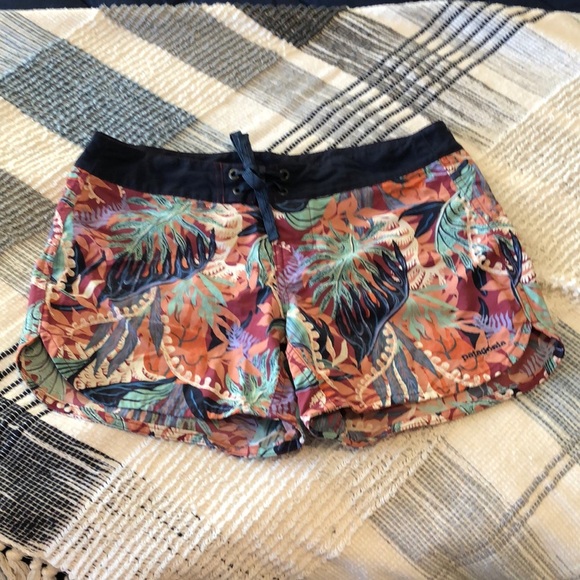 Patagonia Pants - Patagonia Wavefarer Board-shorts Women Sz 4 Color Multi Outdoor Adventure Hiking